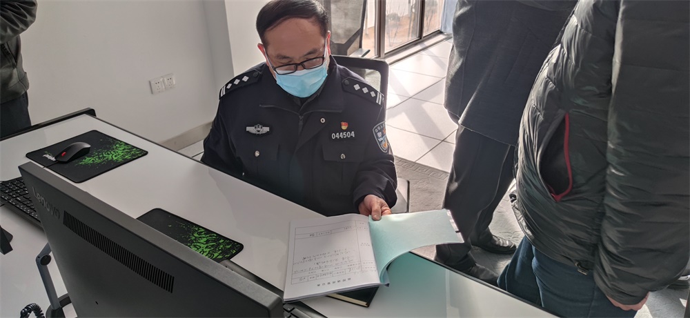 宿州市公安局保安监管部门领导一行莅临公司检查指导工作(图2) 宿州市公安局保安监管部门领导一行莅临公司检查指导工作(图2)