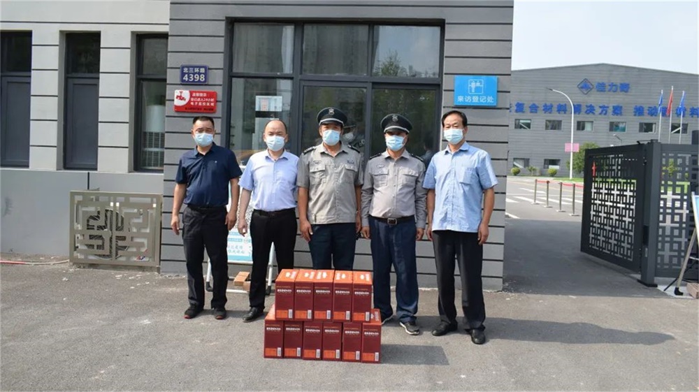 公司工会组织开展夏季高温“送清凉”活动(图3) 公司工会组织开展夏季高温“送清凉”活动(图3)